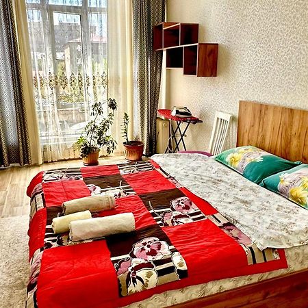Central Apartment Bishkek Exterior foto